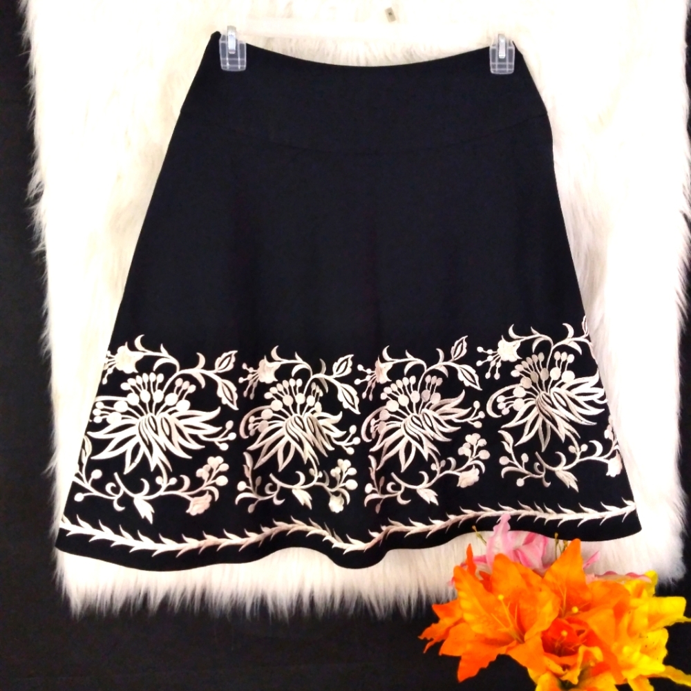 WHBM Black and White A Line Skirt Size 2